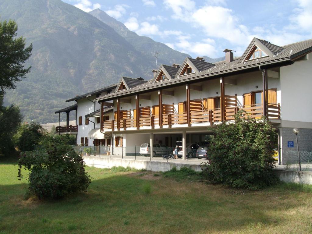 Hotel Petit Foyer Aosta Exterior photo